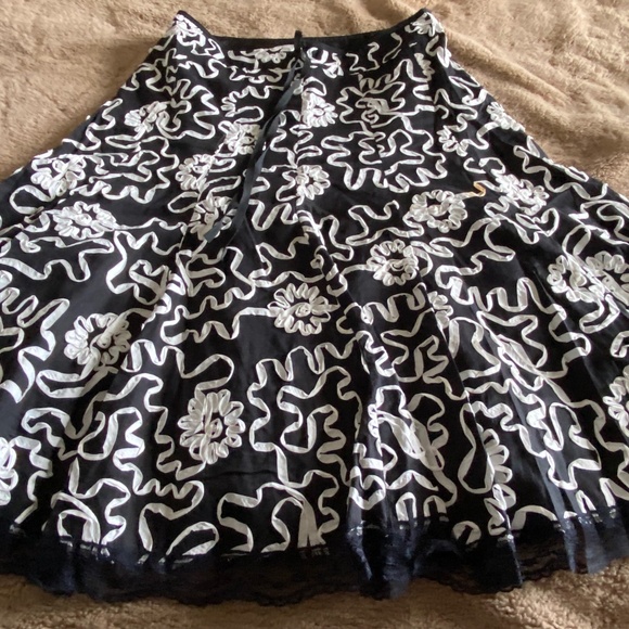 Laura Petites Black and White Ribbon Embroidered Skirt, Size 10 - Picture 5 of 10